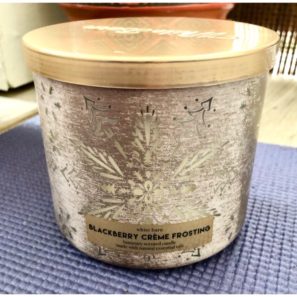 Bath and Body Works candle BlackBerry Creme Frosting 14.5oz, new and unused